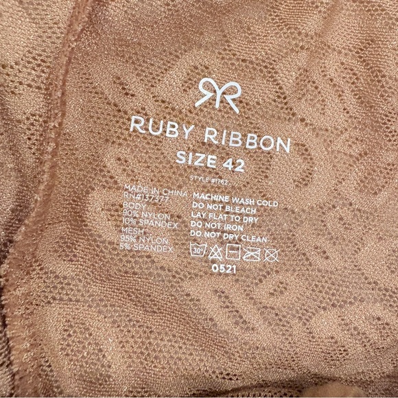 Ruby Ribbon Gold Lace Wireless Camisole Tank Top - Picture 6 of 6